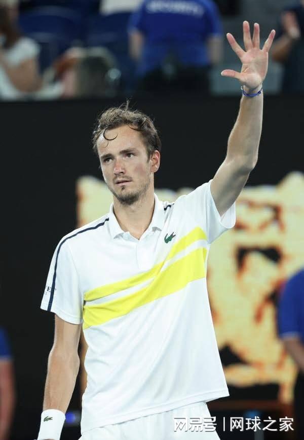 老将德约科, 网球之家